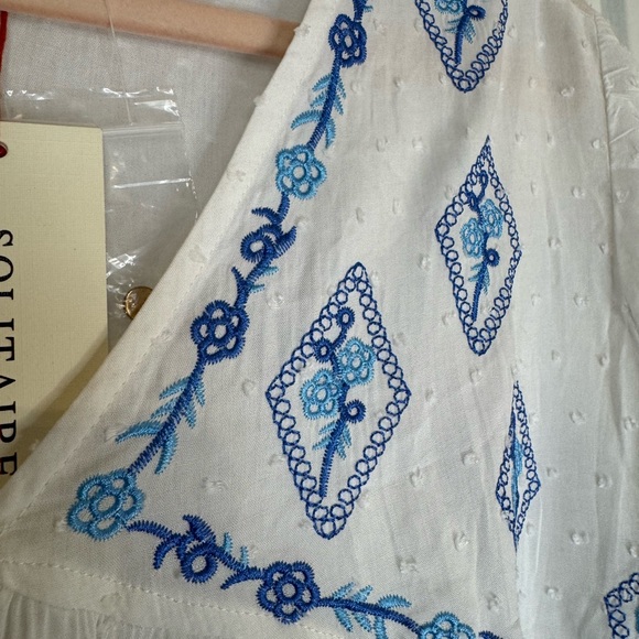 Solitaire NWT White Embroidered 3/4!Sleeve Top - Picture 3 of 6